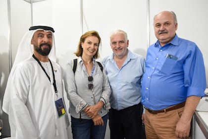 El embajador de Emiratos Árabes Unidos en la Argentina, Saeed Alqemzi; la canciller Diana Mondino; el secretario de Agricultura, Fernando Vilella, y el presidente del Consorcio de Exportadores de Carnes ABC, Mario Ravettino