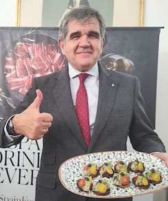 El embajador de España comparte sus restaurantes preferidos y qué costumbres porteñas adoptó