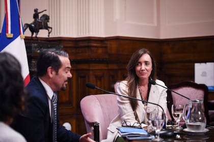 El embajador de Francia, Romain Nadal, con la vicepresidenta Victoria Villarruel