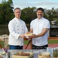 El embajador de la Unión Europea sorprende con una nueva faceta: conductor de un ciclo de cocina