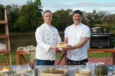 El embajador de la Unión Europea sorprende con una nueva faceta: conductor de un ciclo de cocina