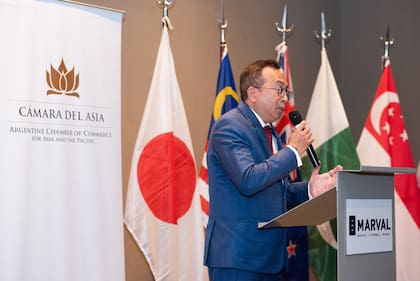 El embajador de Malasia en la Argentina, Azman Rahim; el Estado de Malasia es propietario de la petrolera Petronas