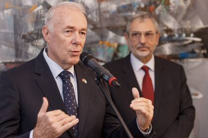 El embajador de Suiza en la Argentina, Hans Rüedi Bortis y Ernesto Kohen, presidente de la Cámara de Comercio Suizo Argentina