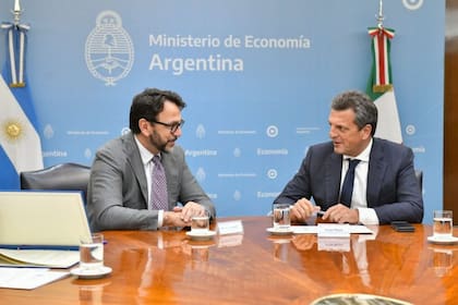 El embajador italiano Fabrizio Lucentini y Sergio Massa, en diciembre de 2022