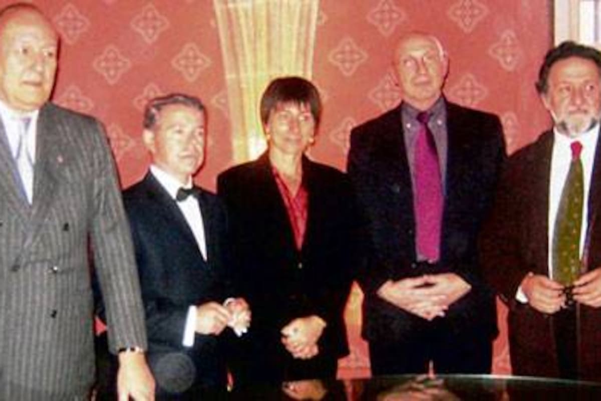 El embajador Lanús, el juez Oyarbide, la jueza Pous, el director de Policía Roger Lambert y el director de Museos Castilla