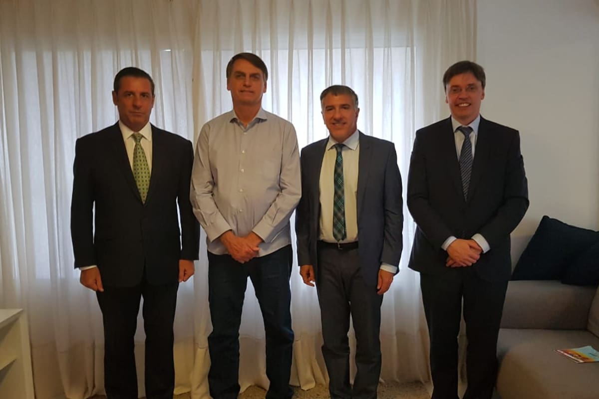 El embajador Magariños, Bolsonaro y los diplomáticos Gutiérrez y Fuhr, en la casa del presidente electo en Río de Janeiro