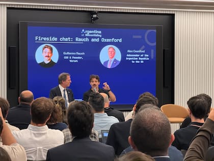 El embajador Oxenford junto a Guillermo Rauch, fundador y CEO de Vercel