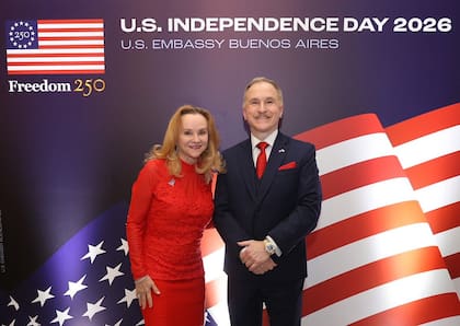 El embajador Peter Lamelas posteo en la red X: Hoy celebramos 250 años de independencia de Estados Unidos. Y me enorgullece ser el anfitrión de esta celebración en Argentina junto a mi esposa Stephanie.