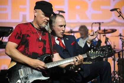 El embajador Peter Lamelas y un Día de la Independencia a puro rock