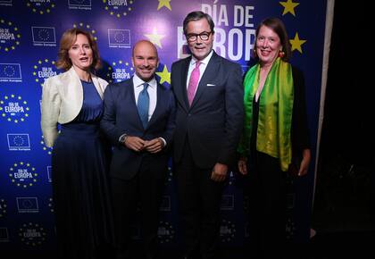 El embajador Sánchez Rico y su esposa recibieron al embajador de Alemania, Ulrich Sante, y a su esposa, Christina