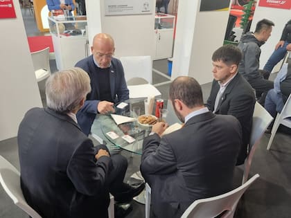El embajador visitó el pabellón argentino y estuvo reunido con las empresas para conocer sus potencialidades al momento de exportar y abrir nuevos mercados