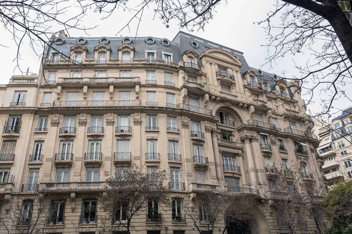 El emblemático edificio Estugamou de la calle Arroyo.