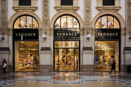 El emblemático local de Versace en Milán, en manos de estadounidenses