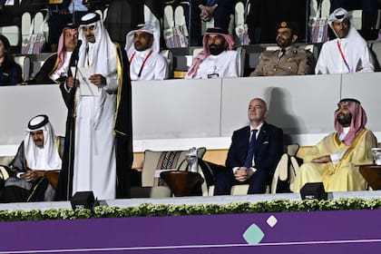 El emir de Qatar, Sheikh Tamim bin Hamad al-Thani, durante un discurso en la ceremonia inaugural del Mundial de 2022, en Doha