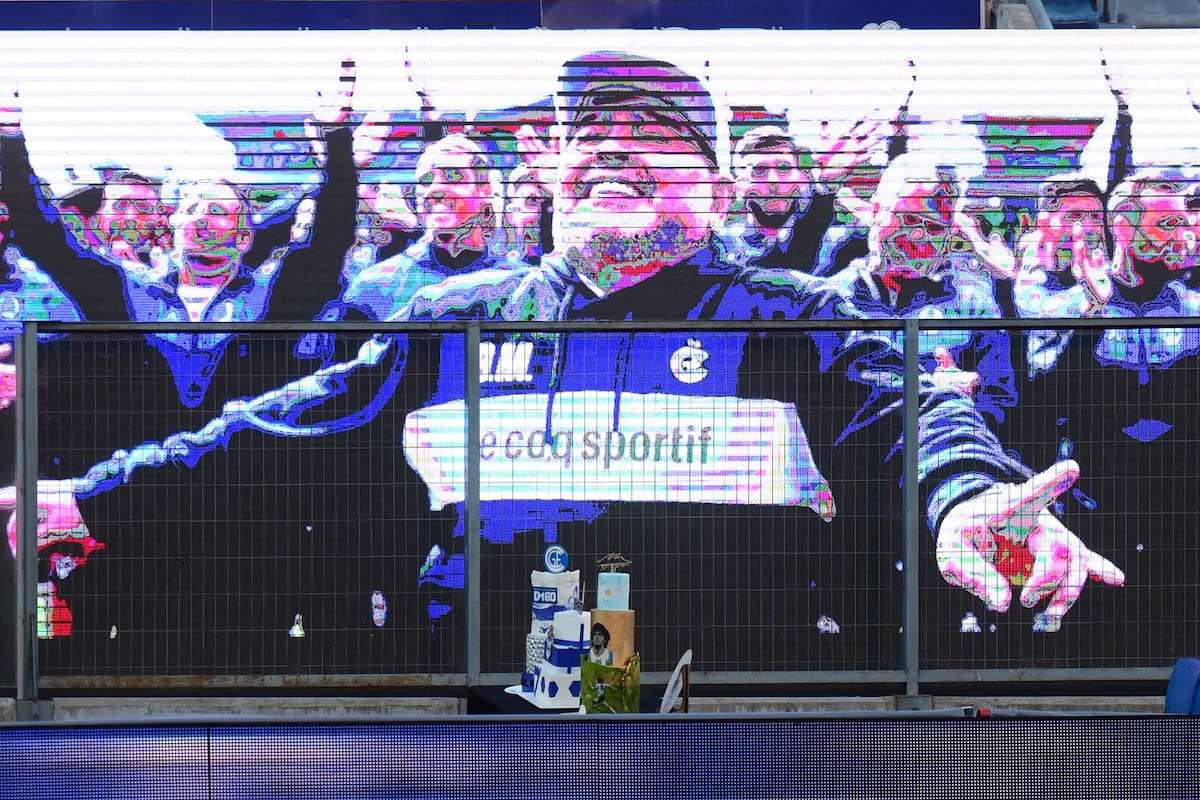 El emocionante recibimiento a Diego Maradona en el día de su cumpleaños 60 y del regreso del fútbol argentino