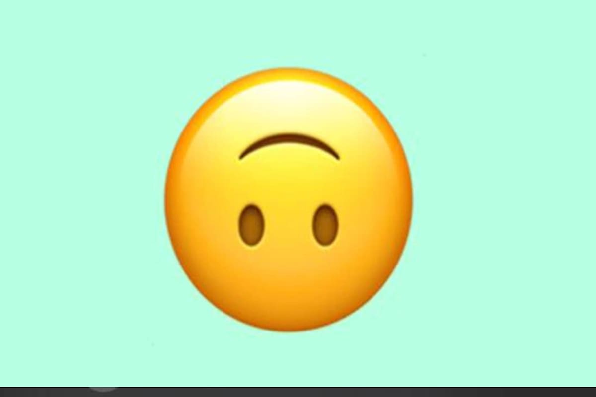 El emoji de la carita dada vuelta puede indicar sarcasmo o burla en un mensaje. Foto: Emojipedia