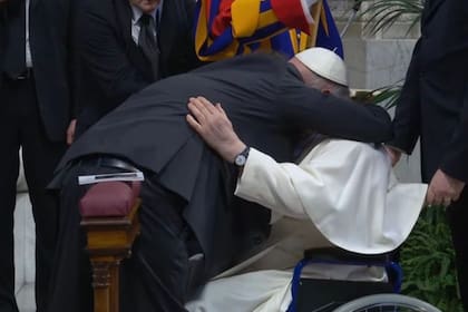 El emotivo abrazo entre Milei y el Papa
