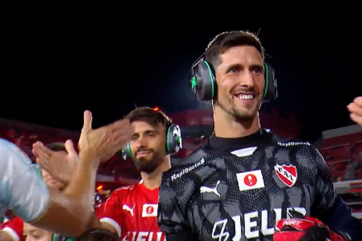 El emotivo apoyo al arquero Rodrigo Rey luego de que el colegio no le renovara la matrícula a su hijo con autismo