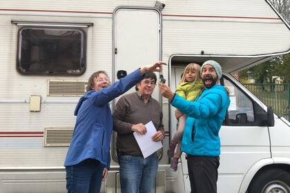El emotivo momento en que compraron la motorhome para iniciar el gran viaje a Europa