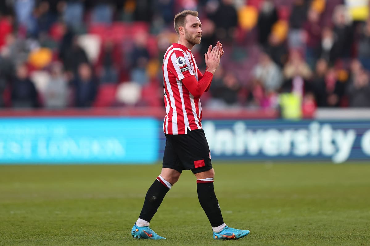El emotivo regreso de Christian Eriksen luego de 259 dias sin jugar: este sábado debutó con la camiseta de Brentford, en la Premier League, frente a Newcastle y fue aclamado.