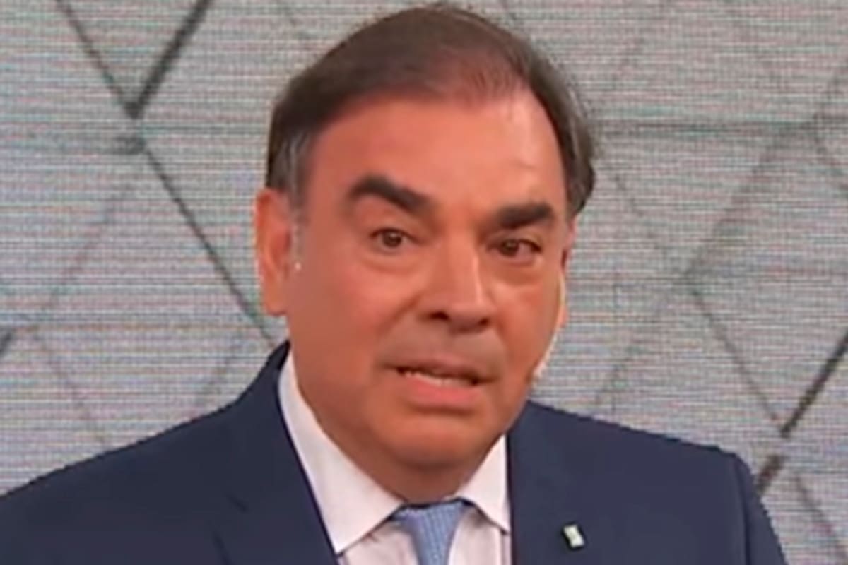 El emotivo regreso de Luis Otero al estudio de Telenoche para anunciar su vuelta a la televisión