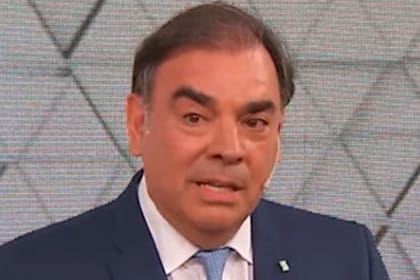 El emotivo regreso de Luis Otero al estudio de Telenoche para anunciar su vuelta a la televisión