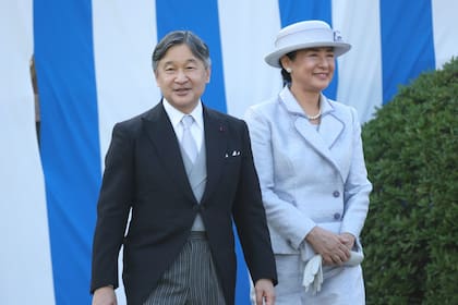 El emperador Naruhito y la emperatriz Masako asisten a una celebración en los Jardines Imperiales Akasaka