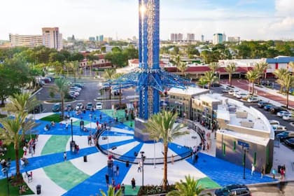 El empleado de un parque de diversiones falleció en pleno control de seguridad, luego de caer de una hamaca a al menos 60 metros de altura