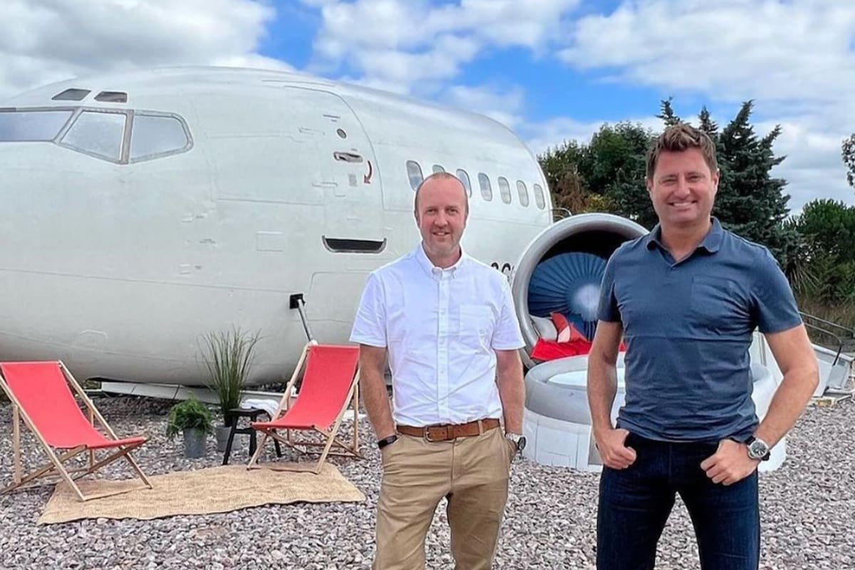 El empresario adaptó el avión y reutilizó algunas partes para hacer un espacio habitable