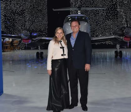 El empresario Andrés Trociuk, el viernes en la inauguración junto a su esposa Dana Luzko.