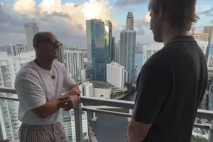 El empresario cubano y el agente de bienes raíces dialogaron en el lugar favorito del hogar. (Canva-IG@robertsielmann)