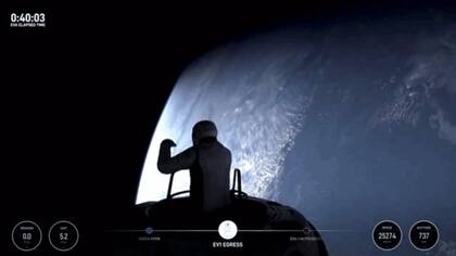 El empresario estadounidense Jared Isaacman se convirtió en el primer astronauta no profesional en realizar una caminata espacial