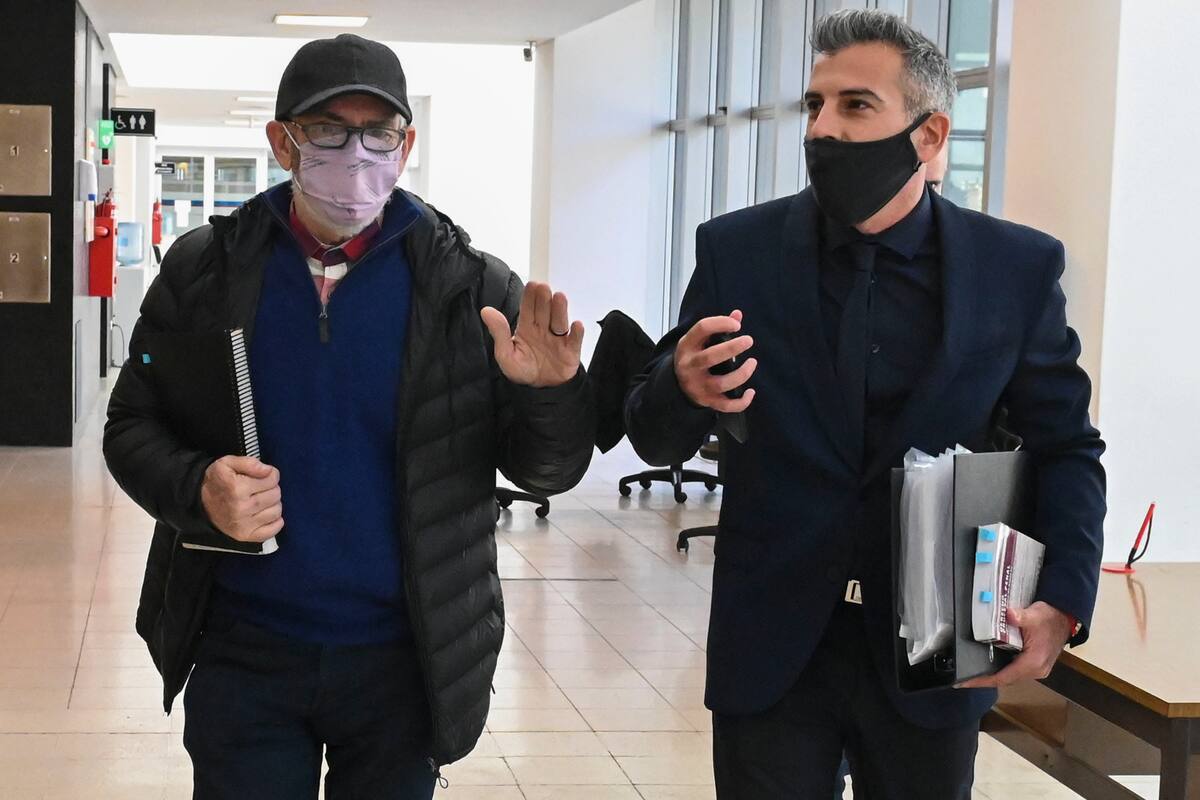 El empresario, expiloto de Fórmula 1 y exconcejal de la ciudad de Rosario, Oscar "Poppy" Larrauri, fue imputado como partícipe primario de lavado de activos por una maniobra con una decena de terrenos que le compró, vendió y alquiló en el plazo de cuatro días a Leonardo Peiti, quien está acusado de organizar de una red de juego clandestino en la provincia de Santa Fe (Prensa MCL)