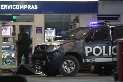 El empresario gastronómico Luciano Franchetti se encontraba comprando en el drugstore de una YPF cuando se produjo el asalto. Uno de los disparos efectuados por el policía impactó en su abdomen. En tanto, el ladrón murió. Foto gentileza El Sol