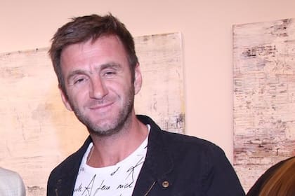 El empresario gastronómico Luciano Franchetti se encontraba comprando en el drugstore de una YPF cuando se produjo el asalto. Uno de los disparos efectuados por el policía impactó en su abdomen. En tanto, el ladrón murió.