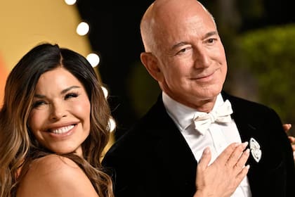 El empresario Jeff Bezos y su mujer, Lauren Sánchez, son patrocinadores del evento de este año lo que generó mucho repudio en la industria