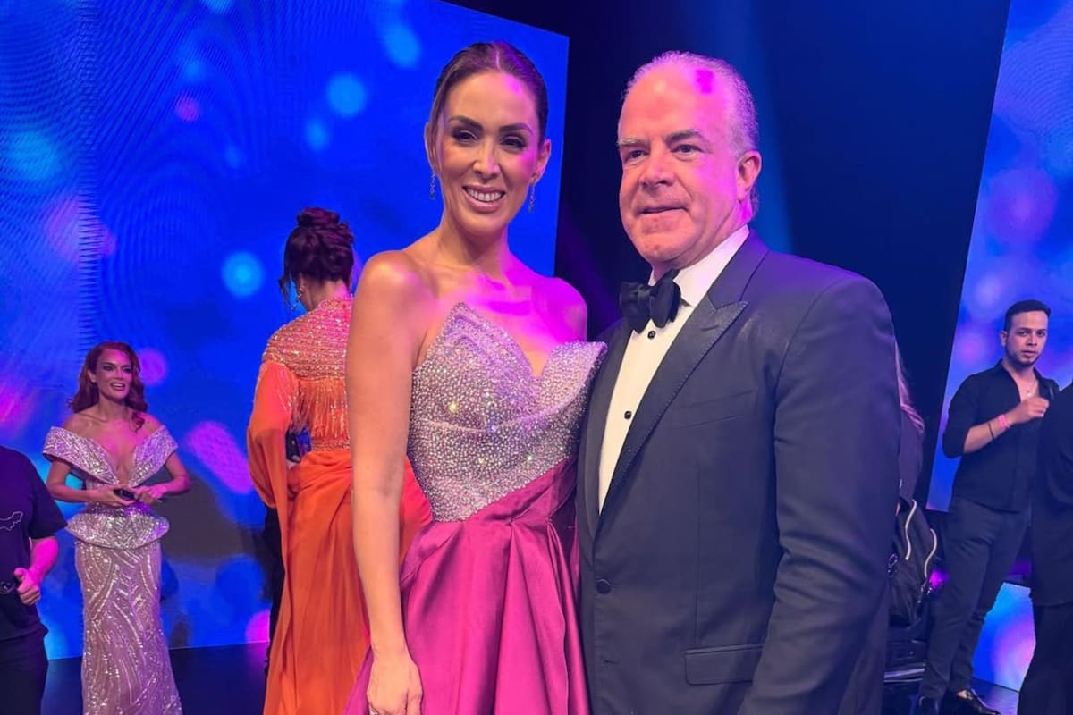 El empresario Raúl Rocha Cantú junto a la actriz Jacky Bracamontes (Instagram/@raulrocha777)