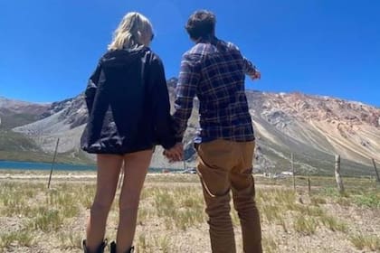 El empresario y la exBandana disfrutaron esta semana la belleza del paisaje con fondo de montañas de la provincia de Mendoza