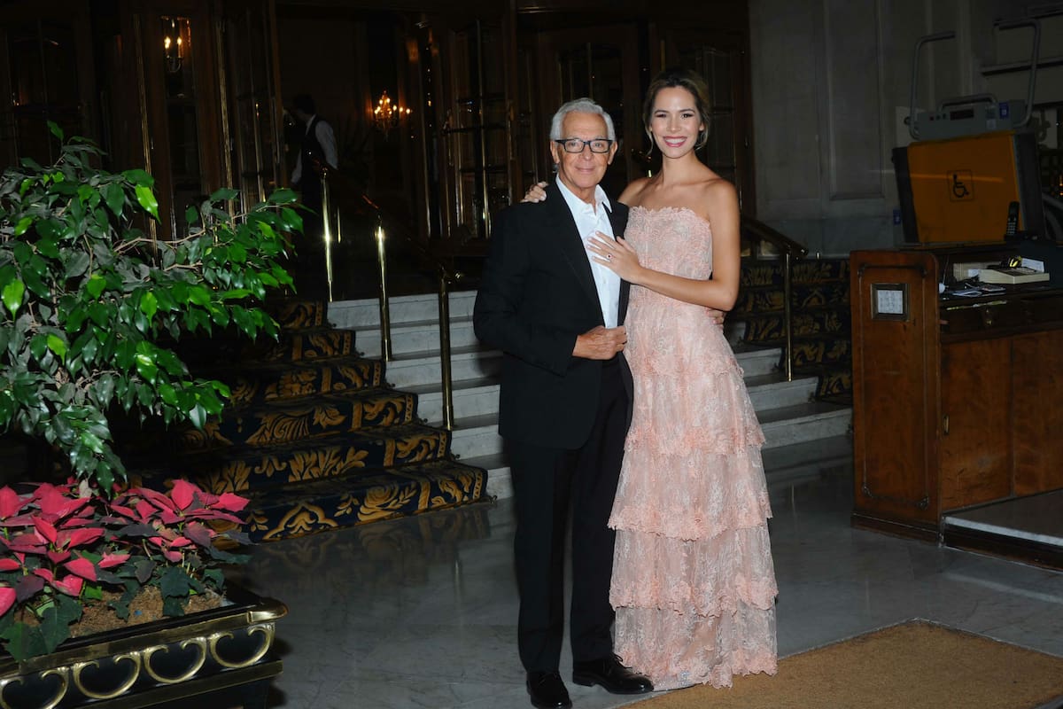El empresario y la modelo sellaron su relación con una boda muy íntima, con un grupo de 50 invitados