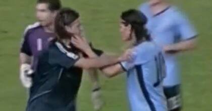 El encontronazo entre Edison Cavani y Martín Demichelis