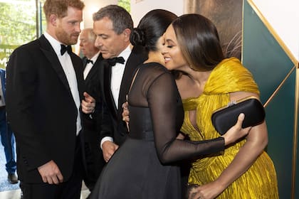 El encuentro entre la duquesa de Sussex y Beyoncé fue lo más comentado de la alfombra roja