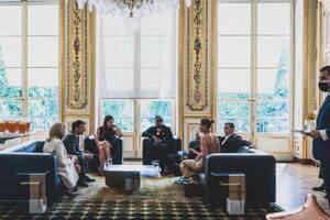 El encuentro entre la familia Macron y el matrimonio Baldwin- Bieber que causó revuelo en las redes