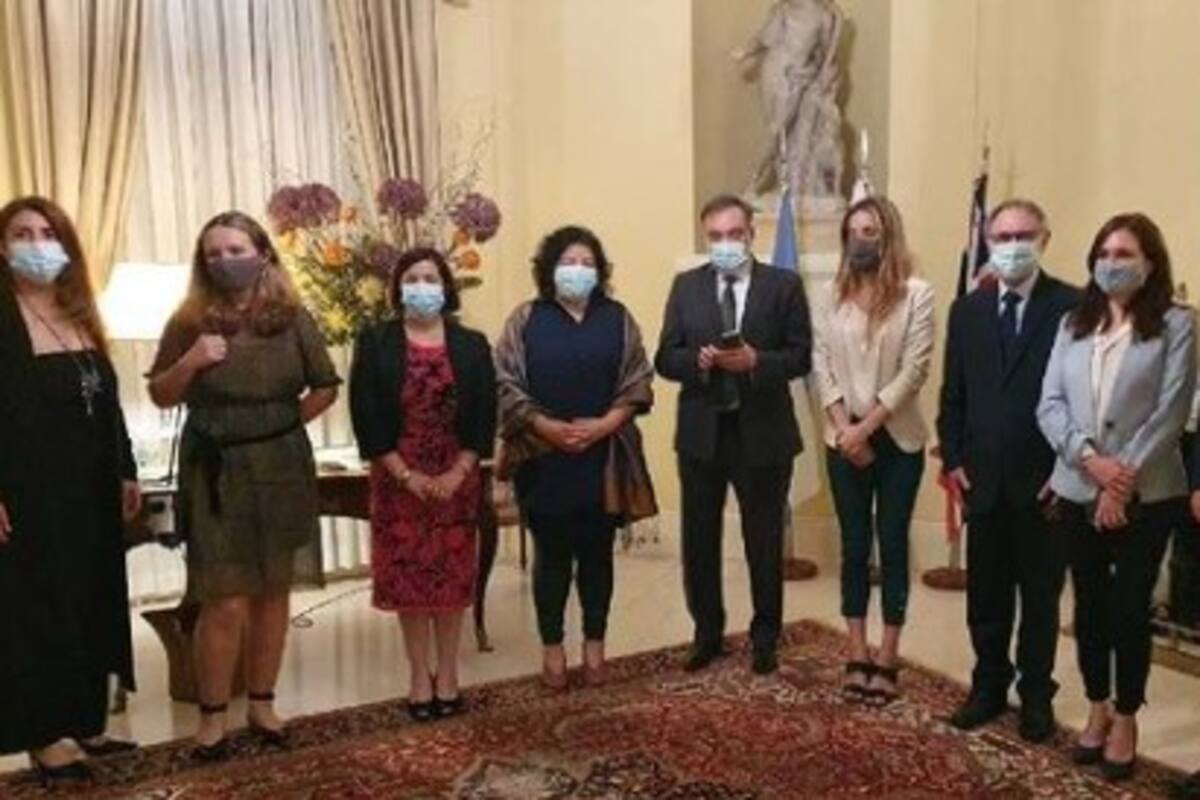 El encuentro entre la ministra de Salud, Carla Vizzotti, la asesora presidencial, Cecilia Nicolini, el embajador argentino en Londres, Javier Figueroa, la patóloga pediátrica Marta Cohen y la flamante Embajadora del Reino Unido en Argentina Kirsty Hayes