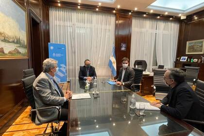 El encuentro. José Martins, presidente de la Bolsa de Cereales de Buenos Aires; Matías Kulfas, ministro de Desarrollo Productivo; Alejandro Sehtman, jefe de Gabinete de Desarrollo Productivo, y Gustavo Idígoras, presidente de Ciara-CEC