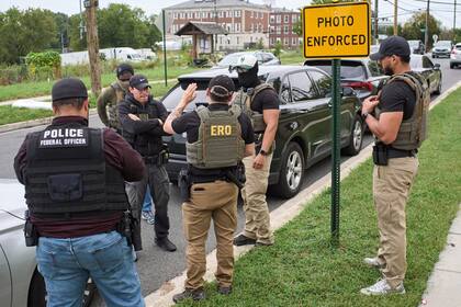 El enfrentamiento fue entre agentes del ICE y manifestantes que reclamaban a la alcaldesa por su gestión sobre las protestas