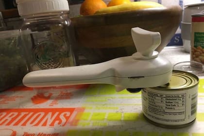 El enganche superior es la clave para abrir una lata correctamente