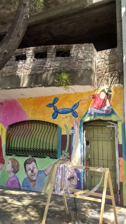El enigma de Claudia Ferro, la animadora de fiestas infantiles desaparecida, y de los sospechosos que vivían en su casa de Villa Luro y se ocultaban tras una máscara de Mickey