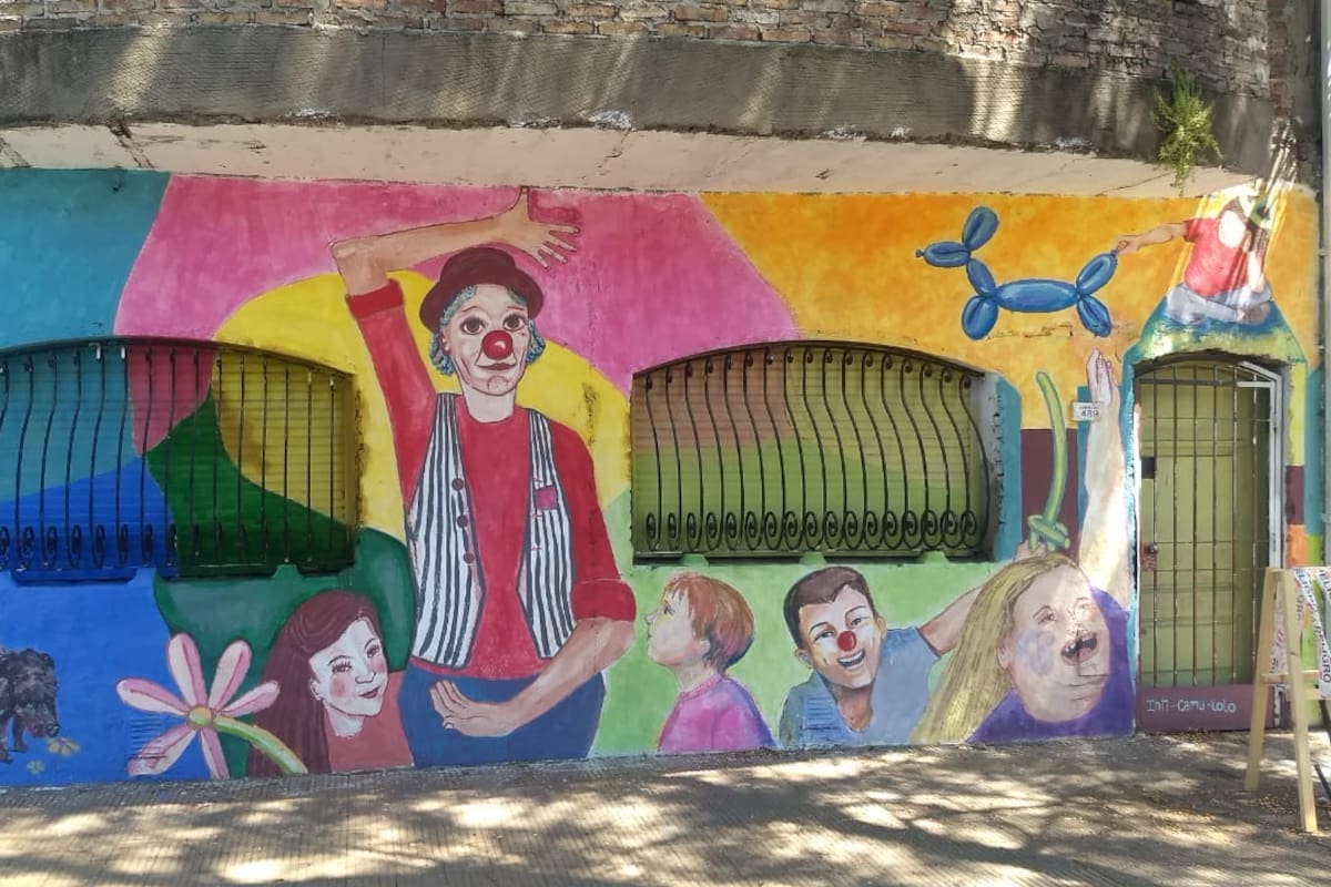 El enigma de Claudia Ferro, la animadora de fiestas infantiles desaparecida, y de los sospechosos que vivían en su casa de Villa Luro y se ocultaban tras una máscara de Mickey