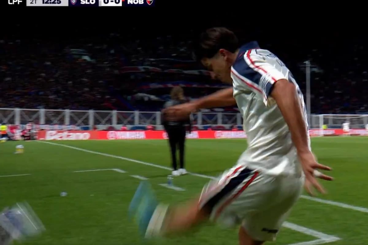 El enojo de Alexis Cuello por la determinación de Rubén Insua de sacarlo en el partido de San Lorenzo con Newell's