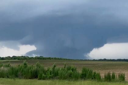 El enorme tornado podía verse a varios kilómetros de distancia